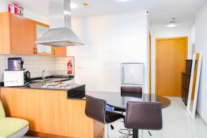 A cozinha ou cozinha compacta de SHH - Furnished Studio in Spring Oasis, Silicon Oasis