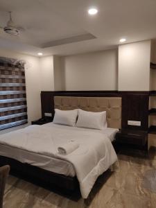 Postel nebo postele na pokoji v ubytování THE GRACE HOUSE Paharganj