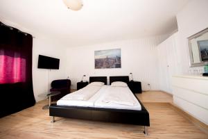 a bedroom with a large bed in a room at Hotel Krone in Hirschberg an der Bergstraße