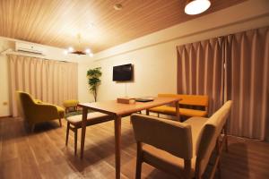 TV a/nebo společenská místnost v ubytování Randor Residence Tokyo Suites
