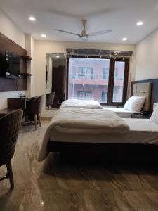 Postel nebo postele na pokoji v ubytování THE GRACE HOUSE Paharganj