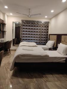 Postel nebo postele na pokoji v ubytování THE GRACE HOUSE Paharganj