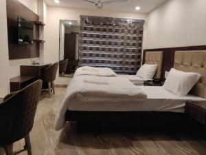 Postel nebo postele na pokoji v ubytování THE GRACE HOUSE Paharganj