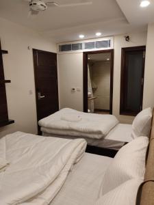 Postel nebo postele na pokoji v ubytování THE GRACE HOUSE Paharganj
