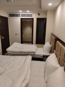 Postel nebo postele na pokoji v ubytování THE GRACE HOUSE Paharganj