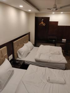 Postel nebo postele na pokoji v ubytování THE GRACE HOUSE Paharganj