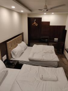 Postel nebo postele na pokoji v ubytování THE GRACE HOUSE Paharganj