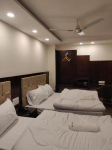 Postel nebo postele na pokoji v ubytování THE GRACE HOUSE Paharganj
