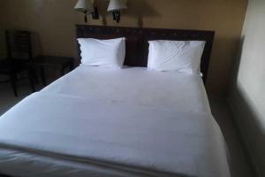 Ένα ή περισσότερα κρεβάτια σε δωμάτιο στο RedDoorz Brand MAN12045 RedDoorz near Megamall Manado