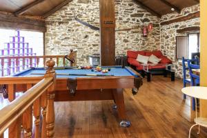 Biljarðborð á 4 bedrooms house with jacuzzi furnished garden and wifi at Tineo