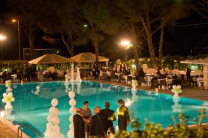 Bazén v ubytování Hotel Sierra Silvana nebo v jeho okolí + 37 fotografií