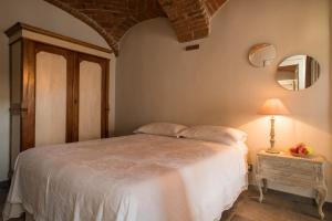 A bed or beds in a room at Acini e Rose