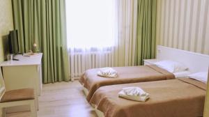 Postel nebo postele na pokoji v ubytování Sergeev Hotel