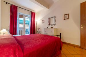 Ein Bett oder Betten in einem Zimmer der Unterkunft San Pietro Cozy Apartment with Terrace!