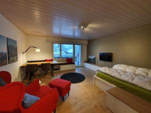 a bedroom with a bed and a desk and a couch at Zentrum Lai 176 Hm Whg 103 Steibogg in Lenzerheide