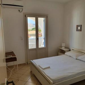 A bed or beds in a room at Agiassos Naxos Apartments