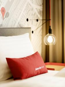 Postel nebo postele na pokoji v ubytování IntercityHotel Budapest