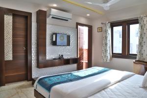 a bedroom with a large bed and a window at Marigold Inn- Homestay in Jaipur