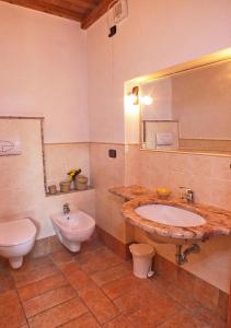 a bathroom with a sink and a toilet at Agriturismo San Giuseppe in Volterra