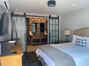 Imogene Hotel客房内的一张或多张床位