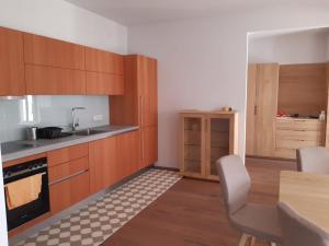 Kuchnia lub aneks kuchenny w obiekcie Apartments Bergleben Goldegg