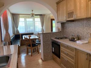 Кухня или кухненски бокс в Guest house Haciendata