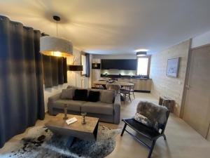 Ruang duduk di Le Château d'Hermonville B&B / Chambres d'hôtes