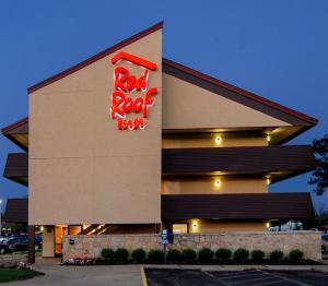 a building with a red rock motel sign on it at Red Roof Inn Toledo University in Ottawa Hills