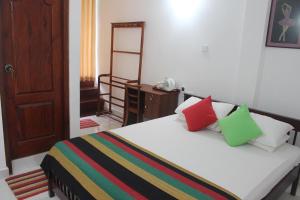 Postel nebo postele na pokoji v ubytování Alex Home Stay