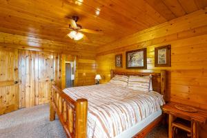 a bedroom with a bed in a log cabin at Big Sky in Pigeon Forge