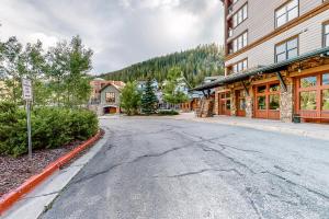 an empty street in front of a building at Zephyr Mountain Ski-In Ski-Out Condo in Winter Park +20 photos