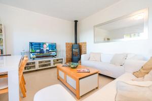 TV a/nebo společenská místnost v ubytování LA PLETA