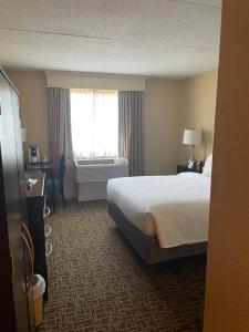 Rúm í herbergi á Holiday Inn Express Philadelphia Penn's Landing by IHG