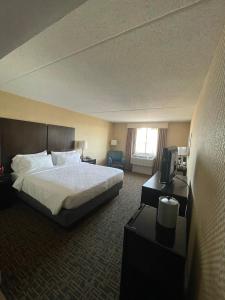 Rúm í herbergi á Holiday Inn Express Philadelphia Penn's Landing by IHG