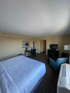Rúm í herbergi á Holiday Inn Express Philadelphia Penn's Landing by IHG
