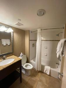 Baðherbergi á Holiday Inn Express Philadelphia Penn's Landing by IHG