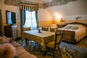 Postel nebo postele na pokoji v ubytování Cantervilla Castle