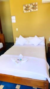 Łóżko lub łóżka w pokoju w obiekcie Hostal Carliza