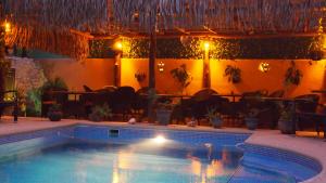 Bazén v ubytování Samara Palm Lodge nebo v jeho okolí
