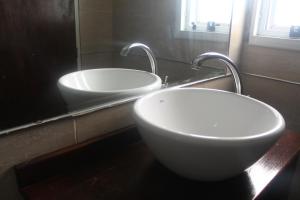 a bathroom with two sinks and a mirror at Link Cordoba Hostel in Córdoba