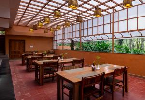 Ресторант или друго място за хранене в Kalpavanam Heritage Resort