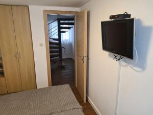 TV a/nebo společenská místnost v ubytování KUĆA NENO