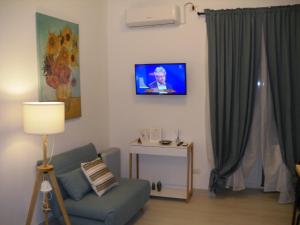 A television and/or entertainment centre at GELSO HOME