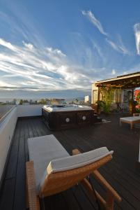 a deck with a hot tub on top of a house at Condominio Panamá in Puerto Vallarta