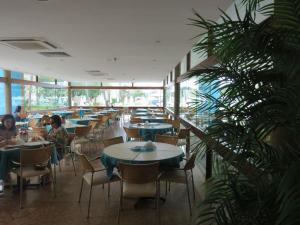 A restaurant or other place to eat at Marulhos Resort Porto de Galinhas