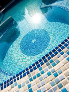 Bazén v ubytování Hotel Villa Rosa nebo v jeho okolí