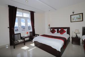 Postel nebo postele na pokoji v ubytování My Hoa 2 Hotel