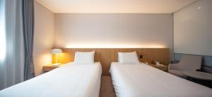 Postel nebo postele na pokoji v ubytování Ulsan City Hotel