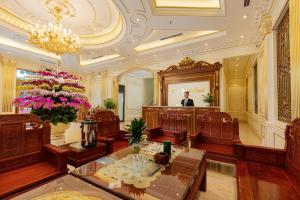 Ο χώρος του λόμπι ή της ρεσεψιόν στο Cẩm Bình Hotel