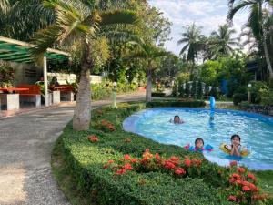 Bazén v ubytování Ekman Garden Resort nebo v jeho okolí